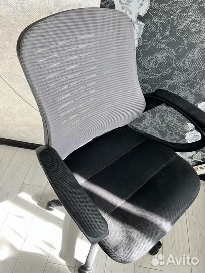 Компьютерный стул (кресло)