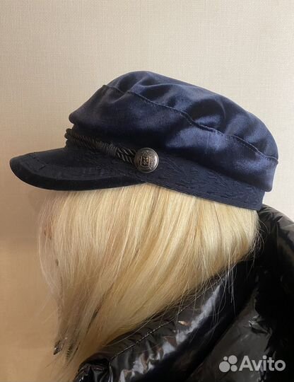 Велюровая кепка женская