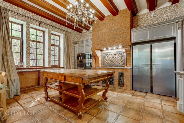 Коттедж 980 м² на участке 15 сот.