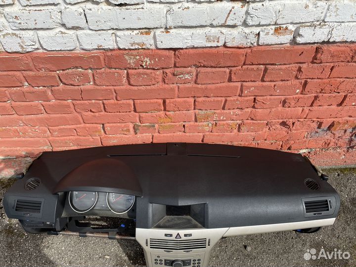 Торпедо Opel Astra H