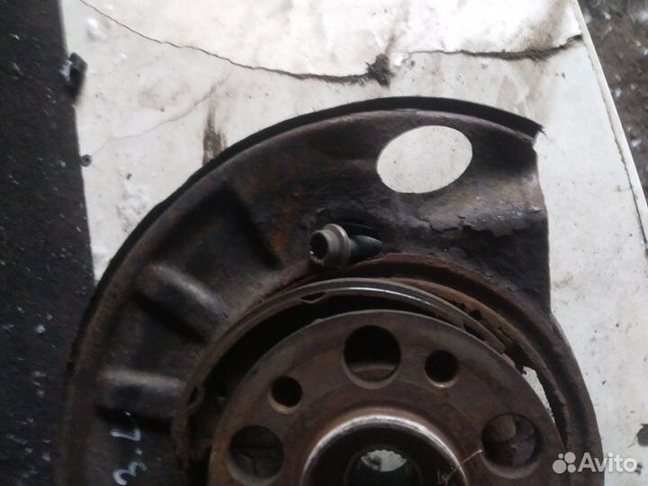 Кулак задний Mercedes-Benz S-Class W221