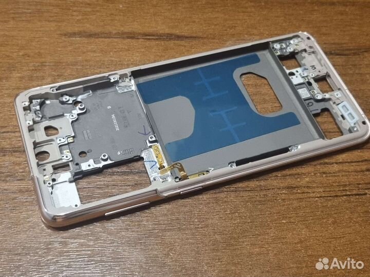 Средняя рамка для samsung s21