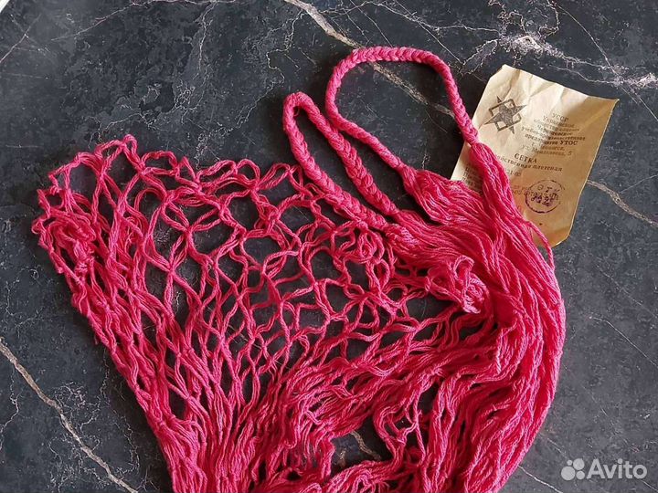 Ретро авоська модного цвета 2023 Viva Magenta