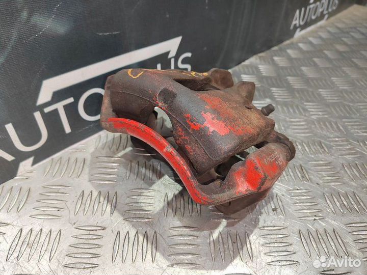 Суппорт передний левый Mitsubishi Carisma 1.8