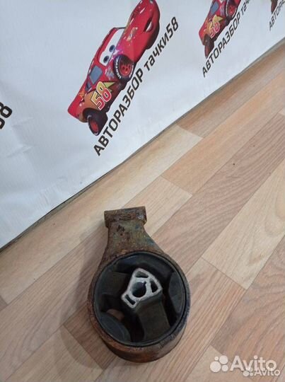 Подушка крепления двигателя Opel Astra J