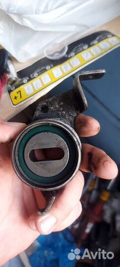 Помпа с роликом mitsubishi carisma 1.6