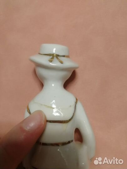 Статуэтка фарфор мальчик с собакой