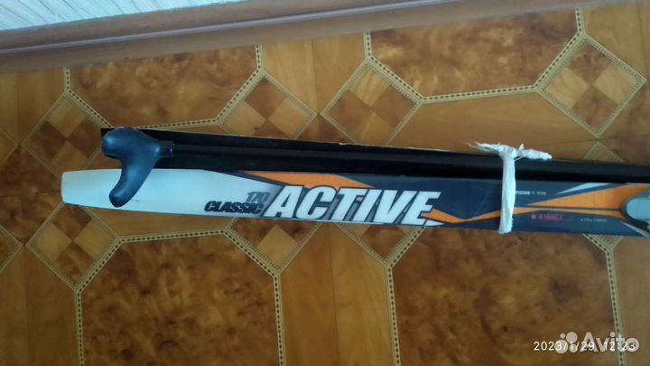 Лыжы с палками, и обувь