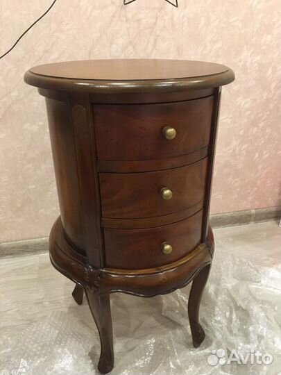 Тумба-столик из массива резная