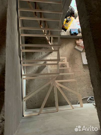 Метлличесакую лестницу Изготовим