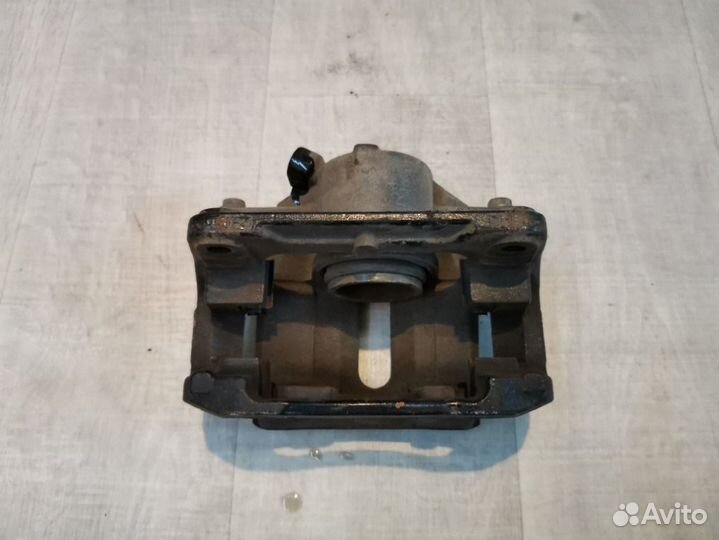 Суппорт тормозной передний левый Renault Megane 2