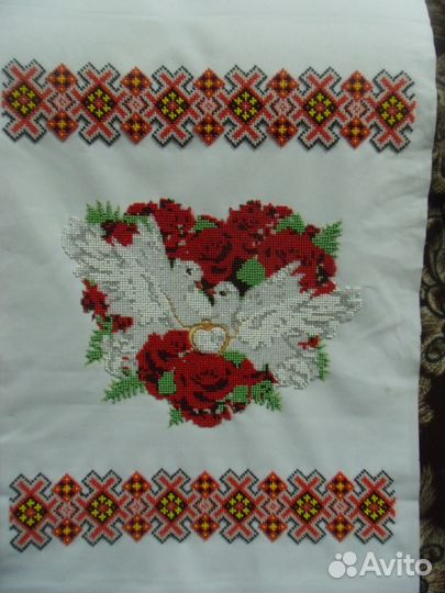 Свадебный рушник вышит бисером