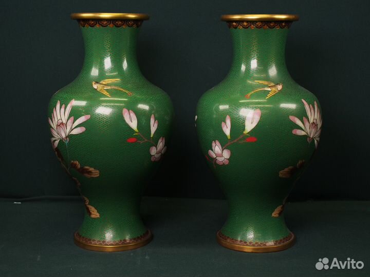 Антикварные парные вазы в стиле клуазоне. Европа