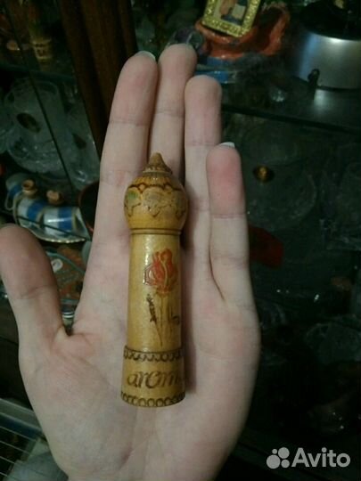 Флаконы с остатками духов (парфюм, духи)