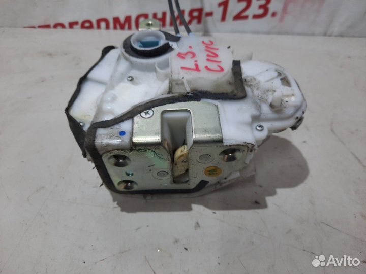 Замок двери задний левый Honda Civic viii