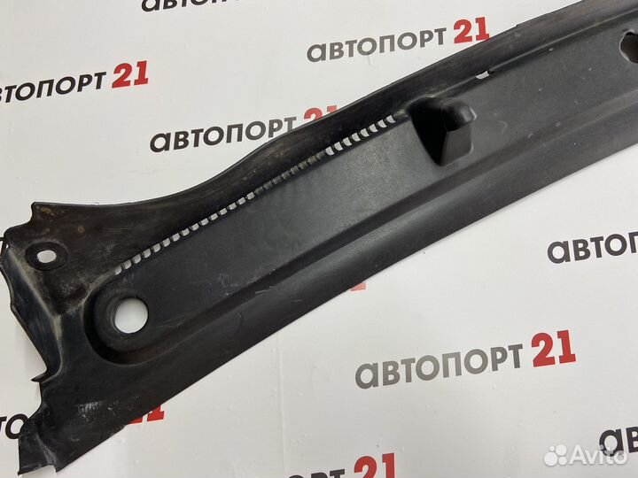 Пластик под лобовое стекло Renault Trafic