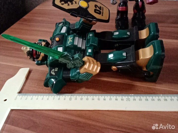 Роботы и мягкие игрушки