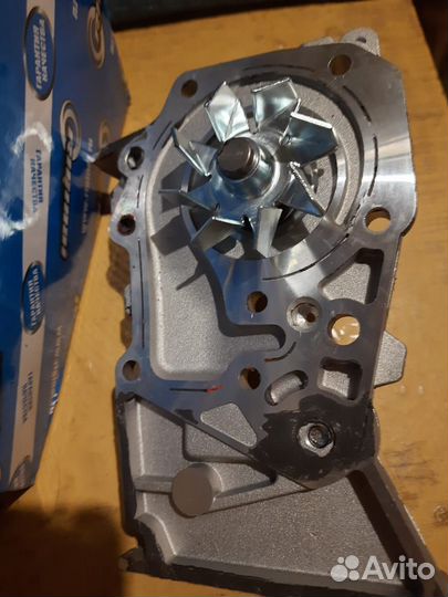 Помпа renault logan 1.6 LADA largus