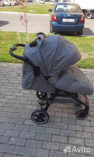 Прогулочная коляска Luxmom