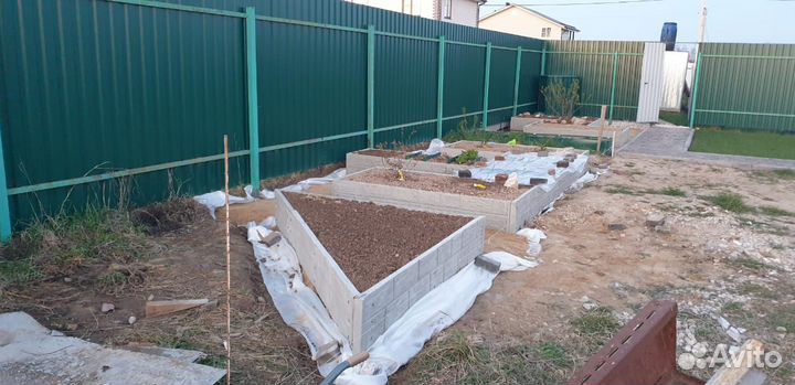 Высокие грядки из бетонных панелей