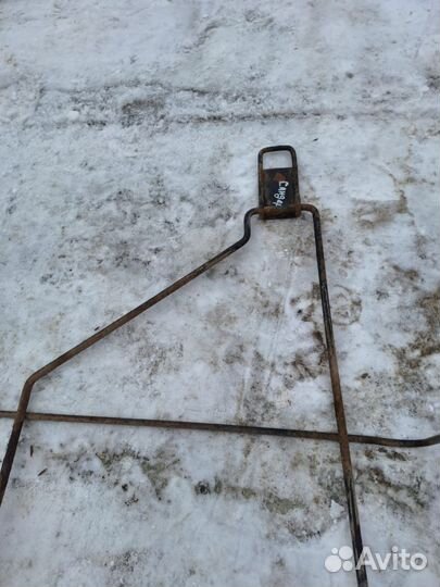 Кронштейн запасного колеса Рено Сандеро 1