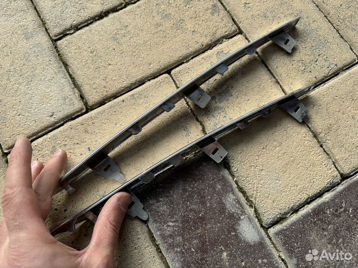 Молдинг на решетку королла 180