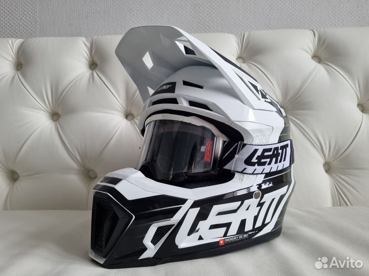 Шлем кpoccoвый Leatt 7.5 Helmet Бeлый c oчкaми