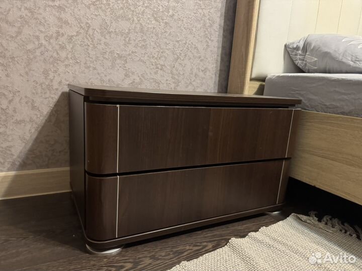 Тумбочка прикроватная