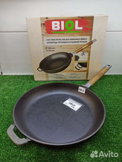 Сковорода чугунная 260мм с деревянной ручкой биол
