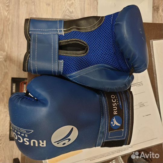 Боксерские перчатки