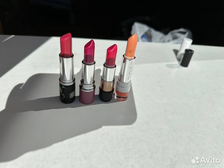 Помады, тушь, блеск, тональные основы косметика