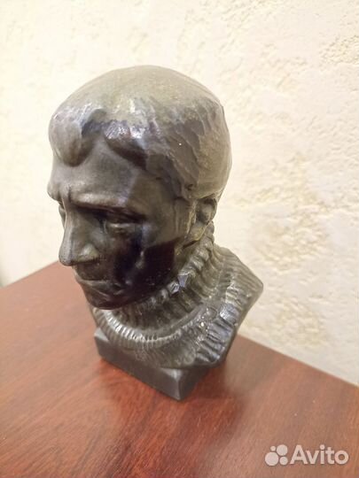 Бюст Высоцкого