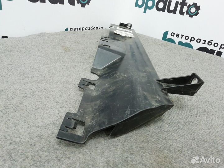 Направляющая воздушного потока дефлектор радиатора