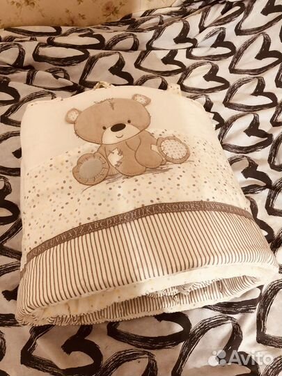 Защитный бортик в кроватку