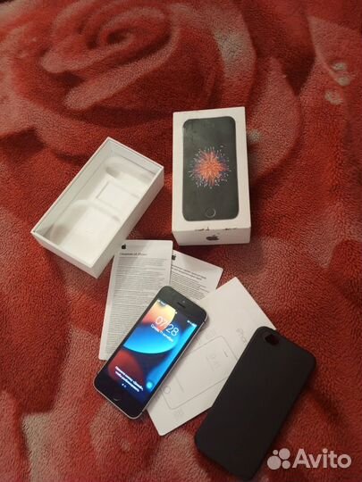 iPhone SE, 32 ГБ