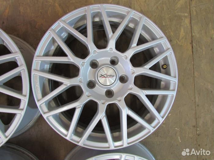 Диски Nissan R17 Литые 5x114.3 J7 HS