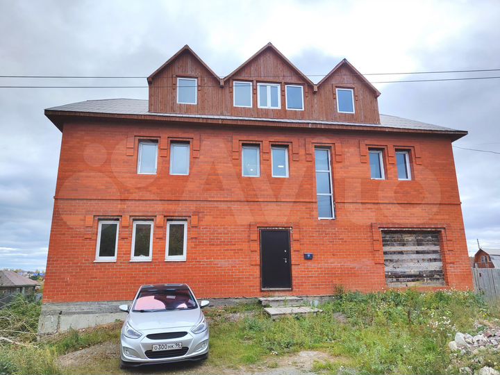 Коттедж 295 м² на участке 11 сот.