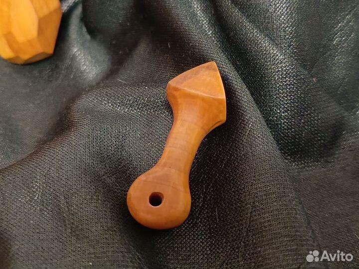 Кулон тотем оберег из дерева