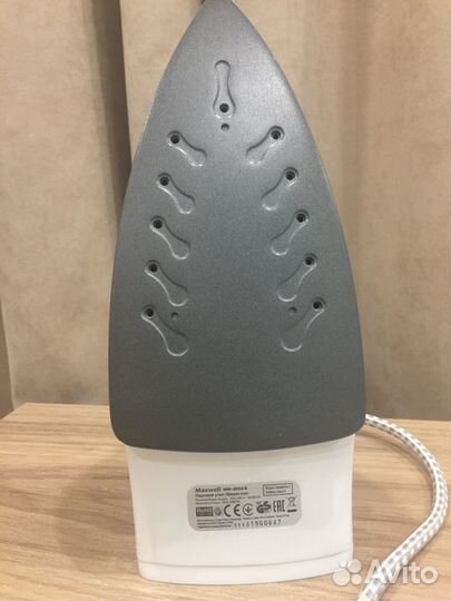 Продаю утюг Maxwell