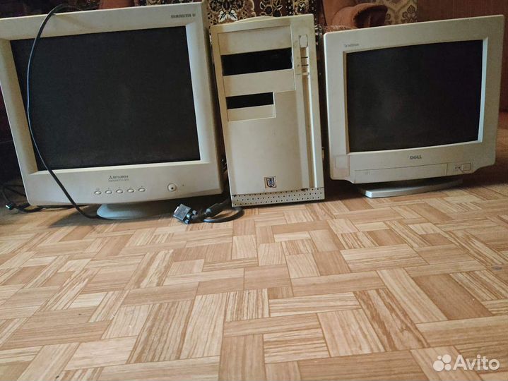 ЭЛТ мониторы Mitsubishi Dell, системный блок