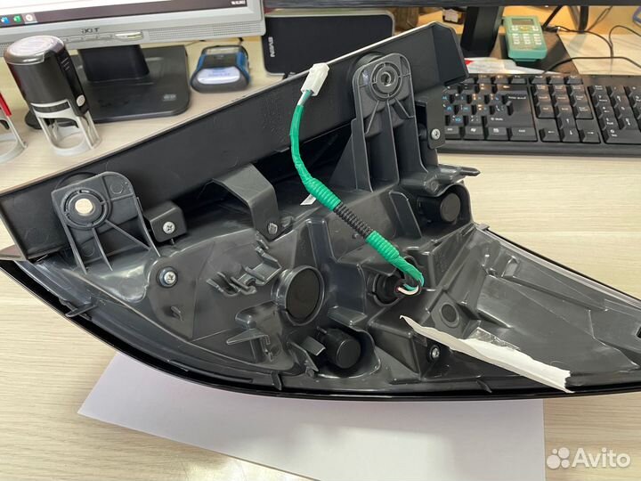 Задний левый фонарь Honda Vezel