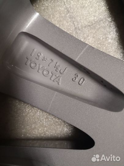 Диск литой Toyota Highlander R19 новый оригинал
