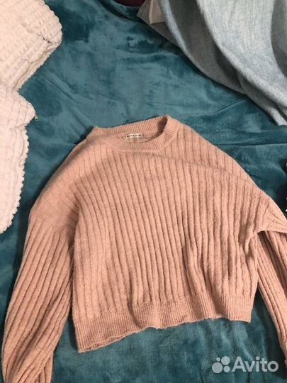 Джинсы, свитер и блузка