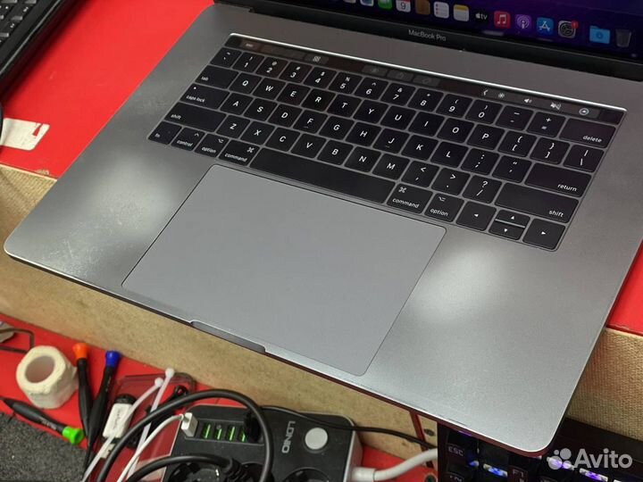 MacBook Pro 15 2017 Touch Bar i7/16gb/Radeon