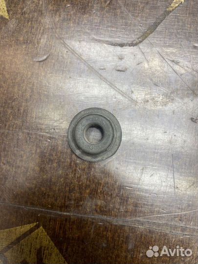 Втулка крепления интеркулера верхняя VAG 1284