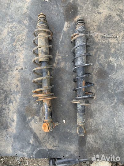 Hyundai sonata ef задние стойки