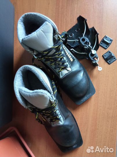 Лыжные ботинки+ крепления 39 размер