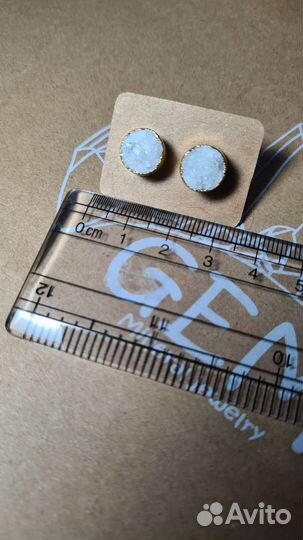 Серьги - гвоздики с кварцем (белый)