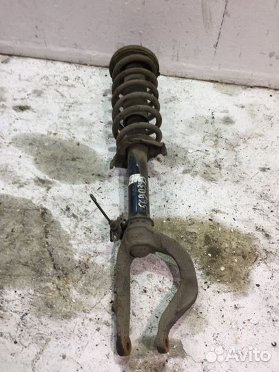 Стойка передняя правая в сборе