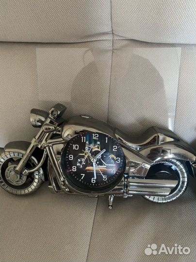 Часы аксессуар